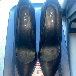 Size 9 black wedge shoes in excellent condition